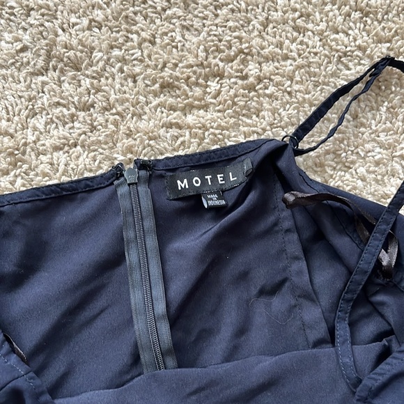 Motel Daisha Ruched Midi Dress (navy) NEW - Picture 8 of 8